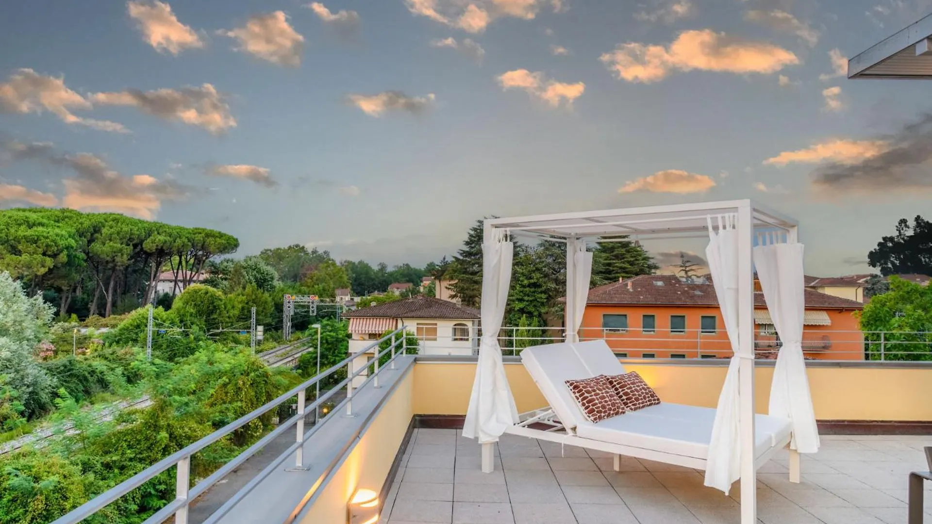 Luce Terrace Panoramic Loft With Elevator, Park In Lucca Apartment Italy