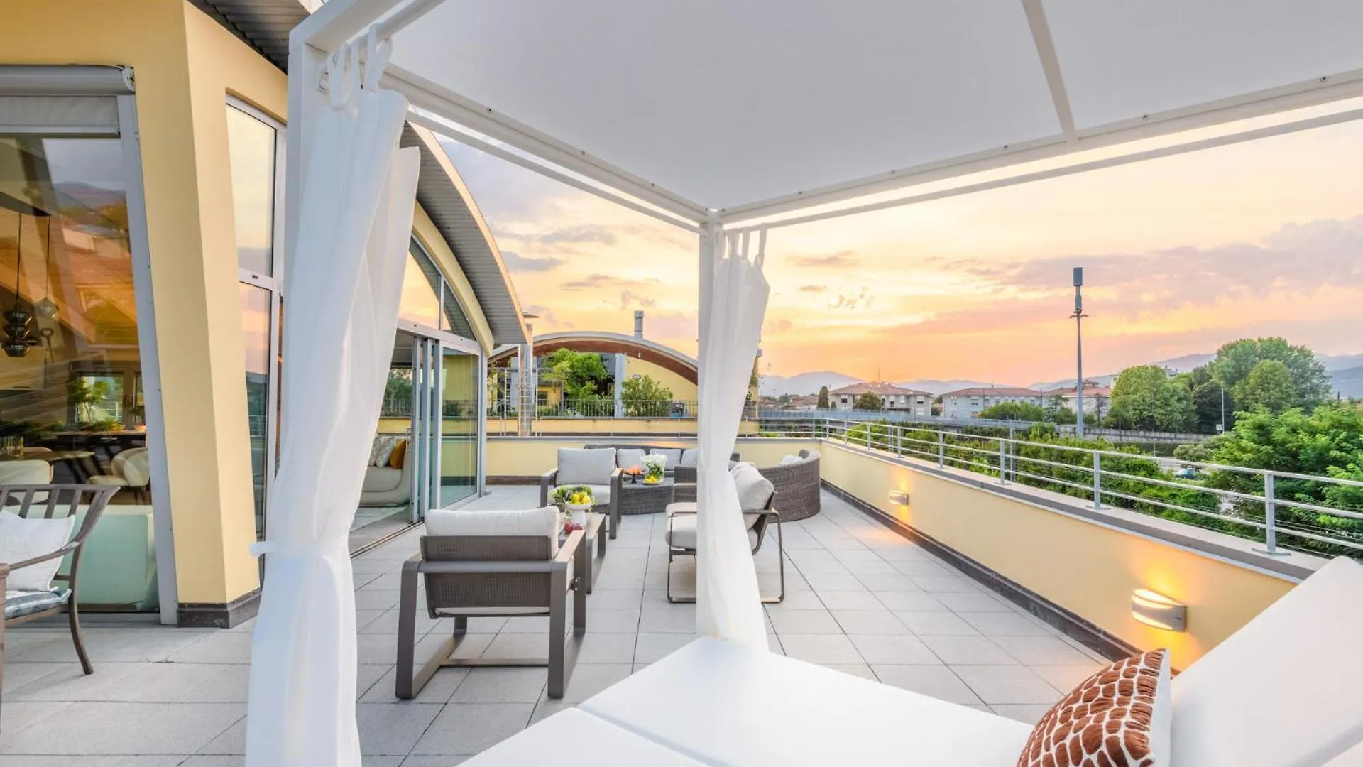 Luce Terrace Panoramic Loft With Elevator, Park In Lucca Apartment 0*,